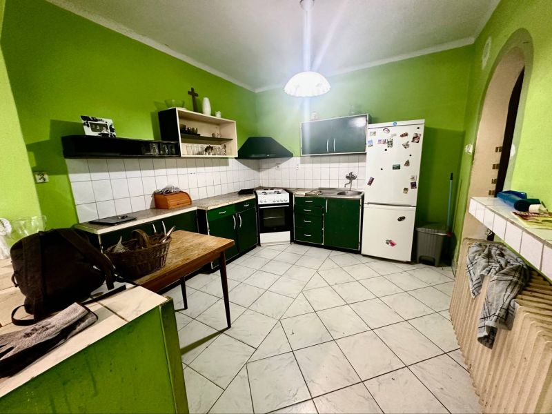 FOX * Starší rodinný dom na veľkom pozemku 1273 m2 * Brestovany - 1