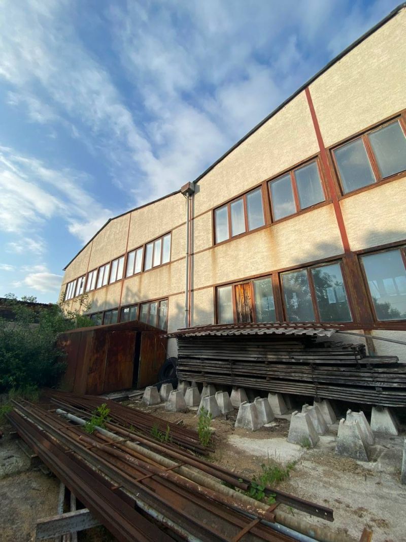 FOX - Rozľahlý pozemok s výrobno-skladovými budovami - Chtelnica okr. Piešťany - 4